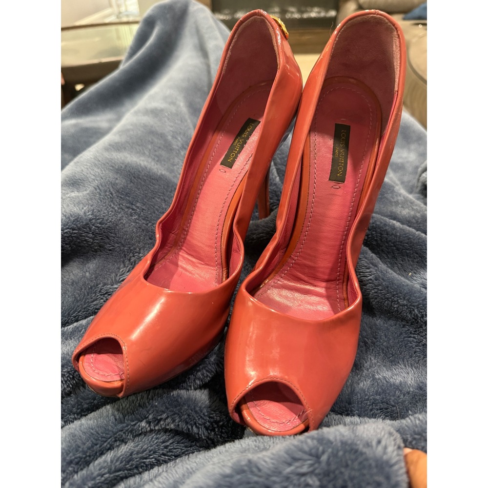 Louis Vuitton Coral Pink Patent Leather Peep Toe Padlock Pumps Heels Size 39.5